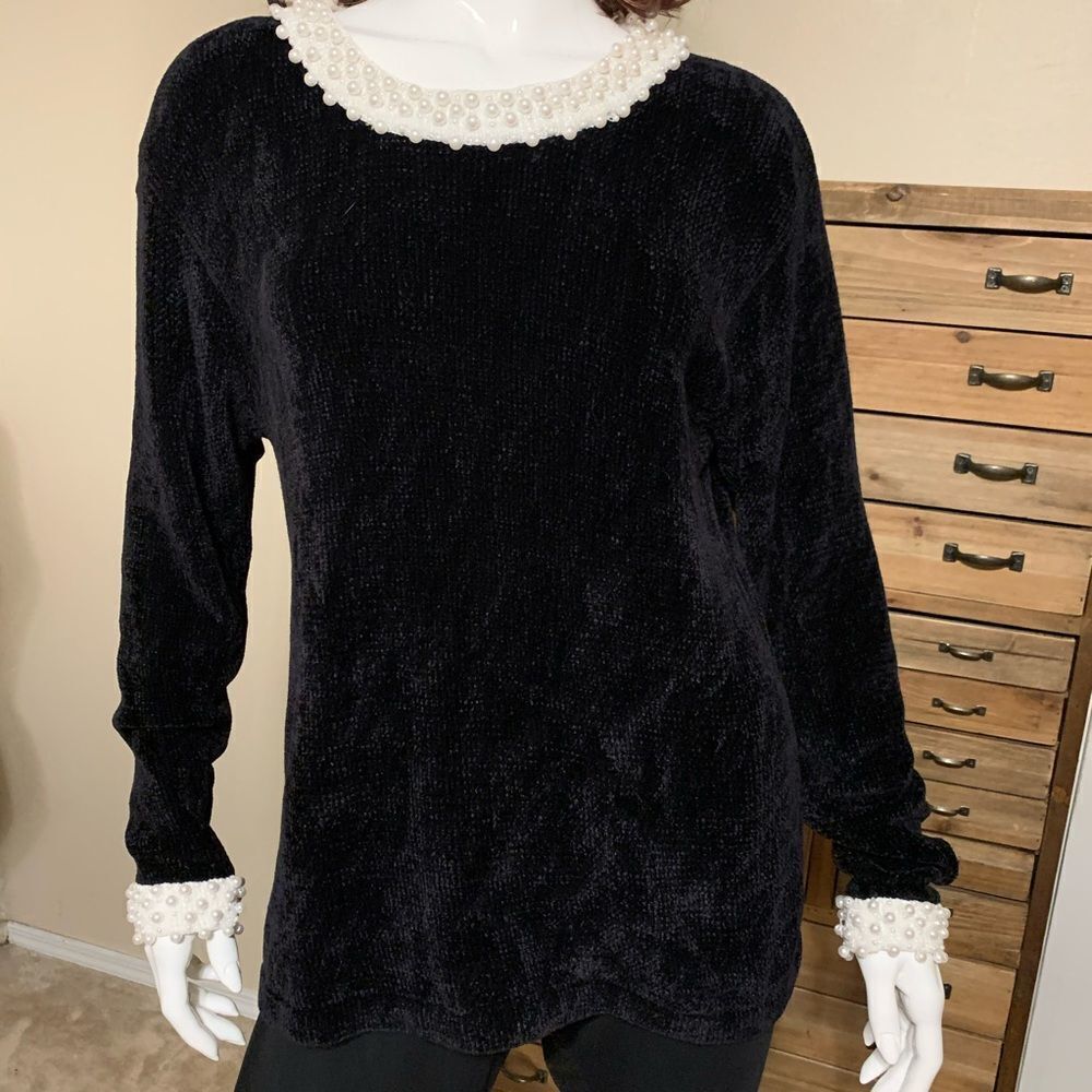 VICTORIA HARBOUR Vty Velour Black Dressy top - Picture 2 of 12
